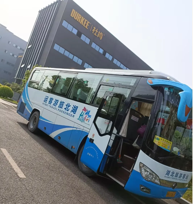 亿万先生MR风管销售中心安徽明堂山景区旅游团建活动